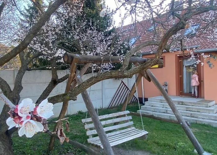 Σπίτι διακοπών Doma Na Lipniku-private Country House,